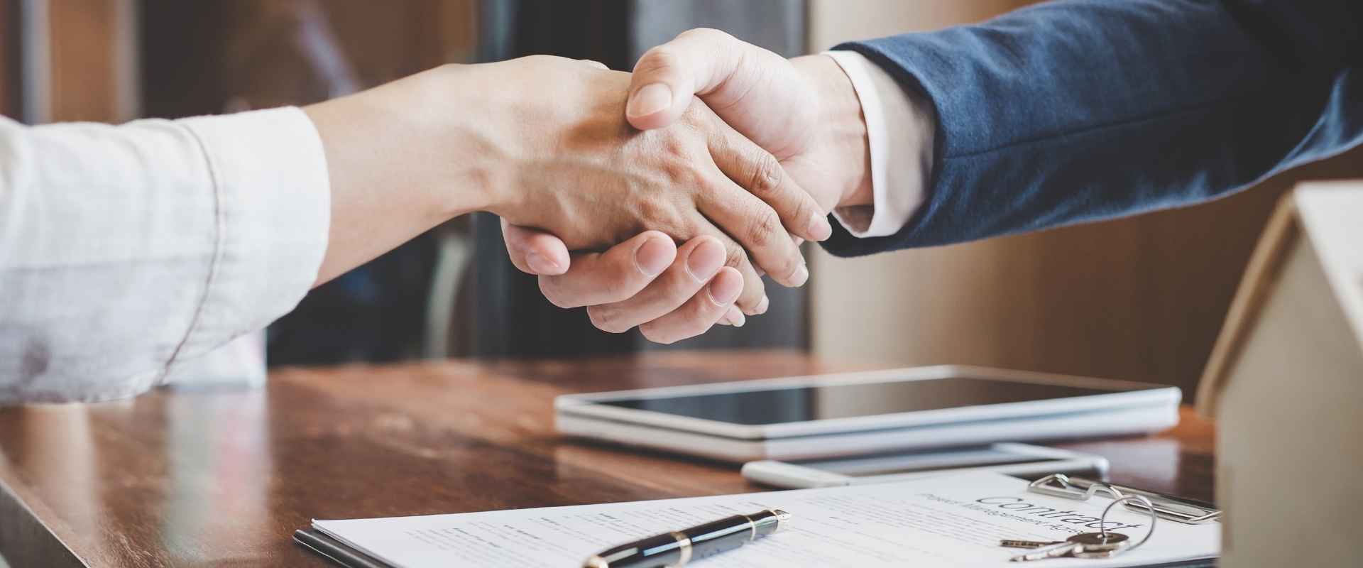 Why You Need an Experienced Real Estate Lawyer in Oakville