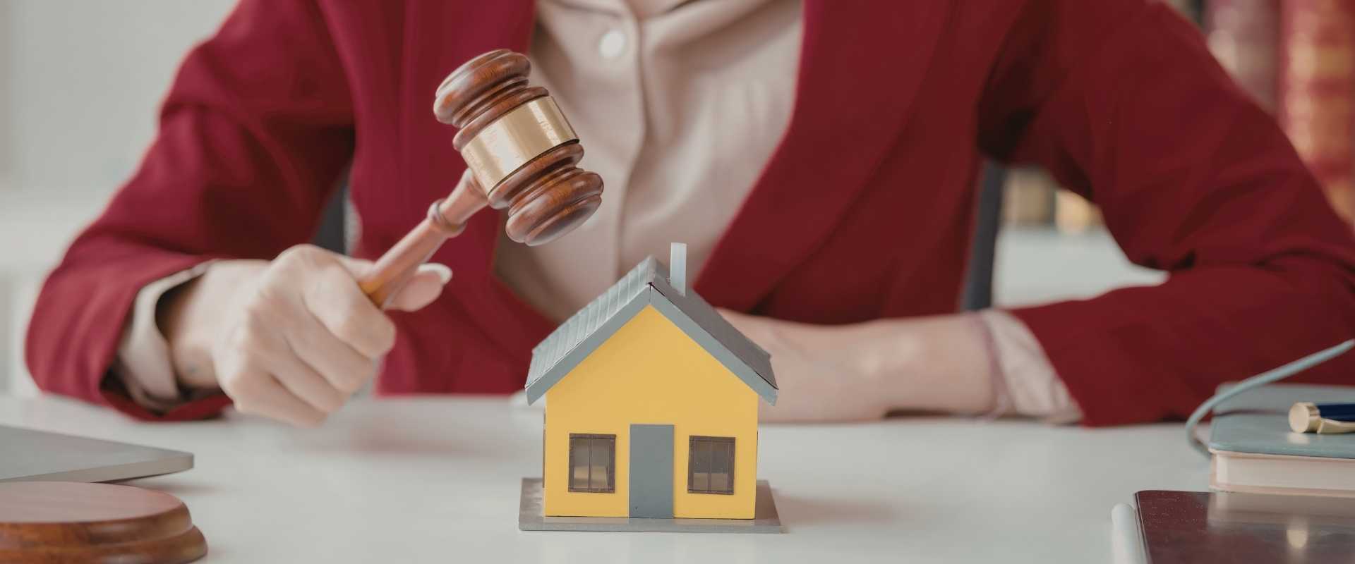 What Does a Real Estate Lawyer Do?